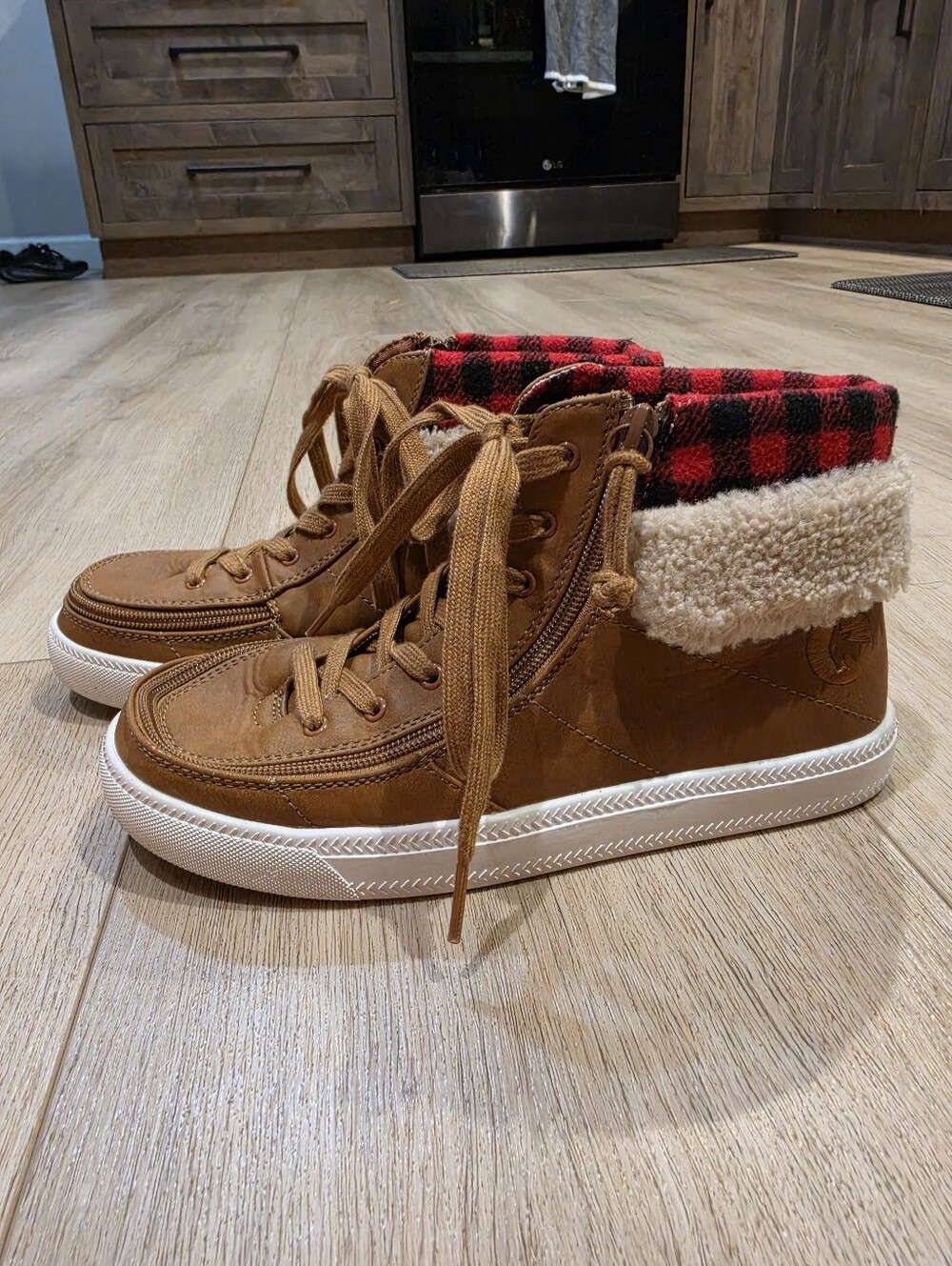 BILLY Footwear Cuff II Kids Size 5 Brown High Top Zip Sneakers Plaid Sherpa